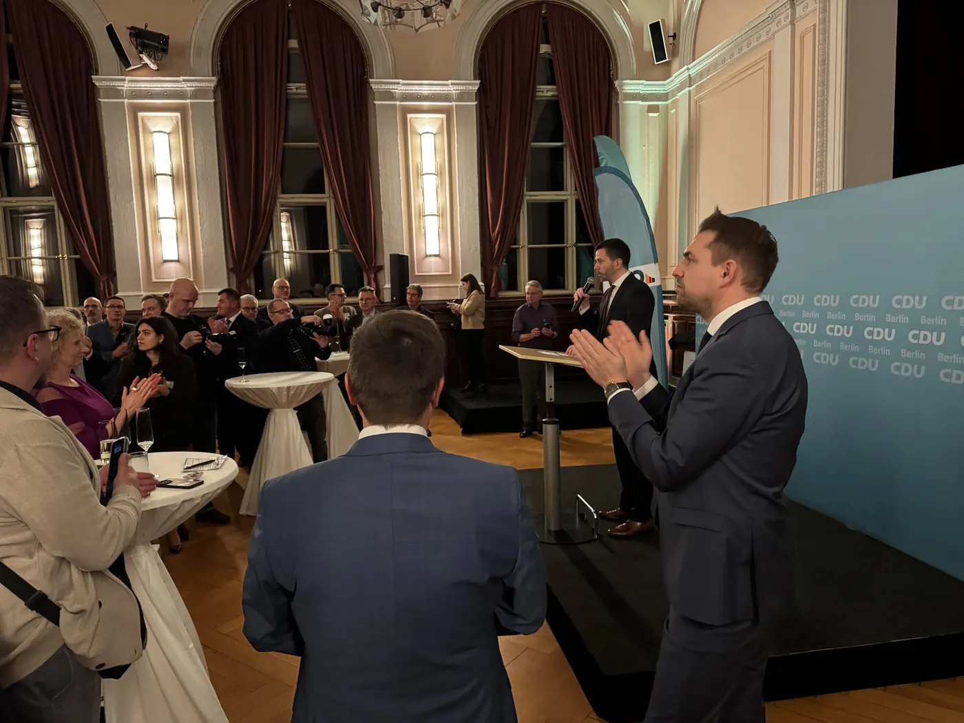 Gäste und Redner beim Jahresempfang der CDU Lichtenberg in einem Festsaal